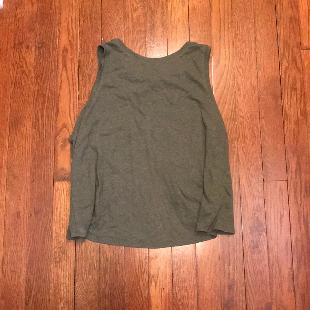 Sleeveless open back shirt